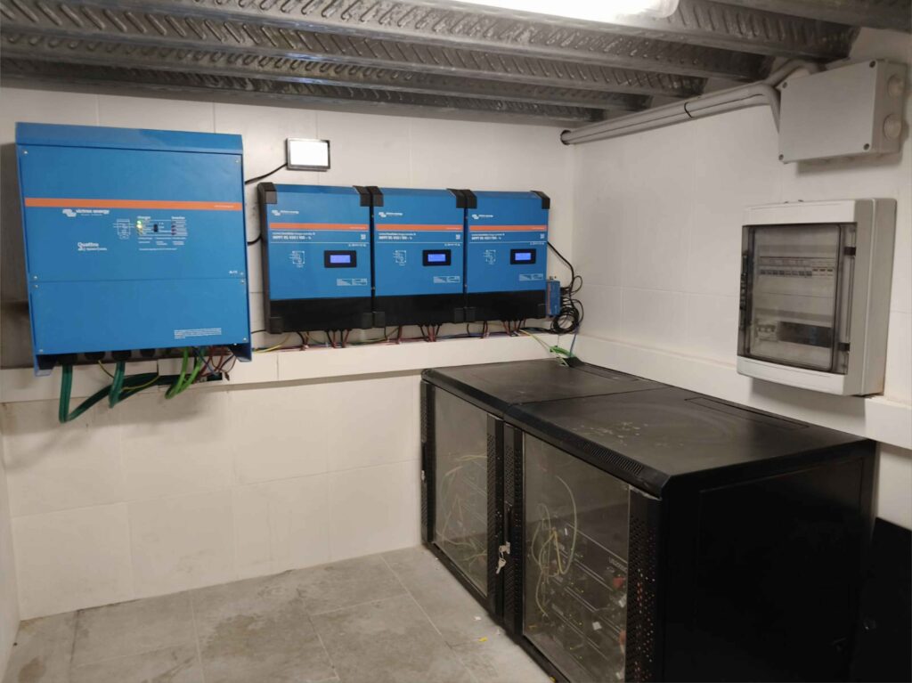 Sistema inteligente de almacenamiento de energía solar.